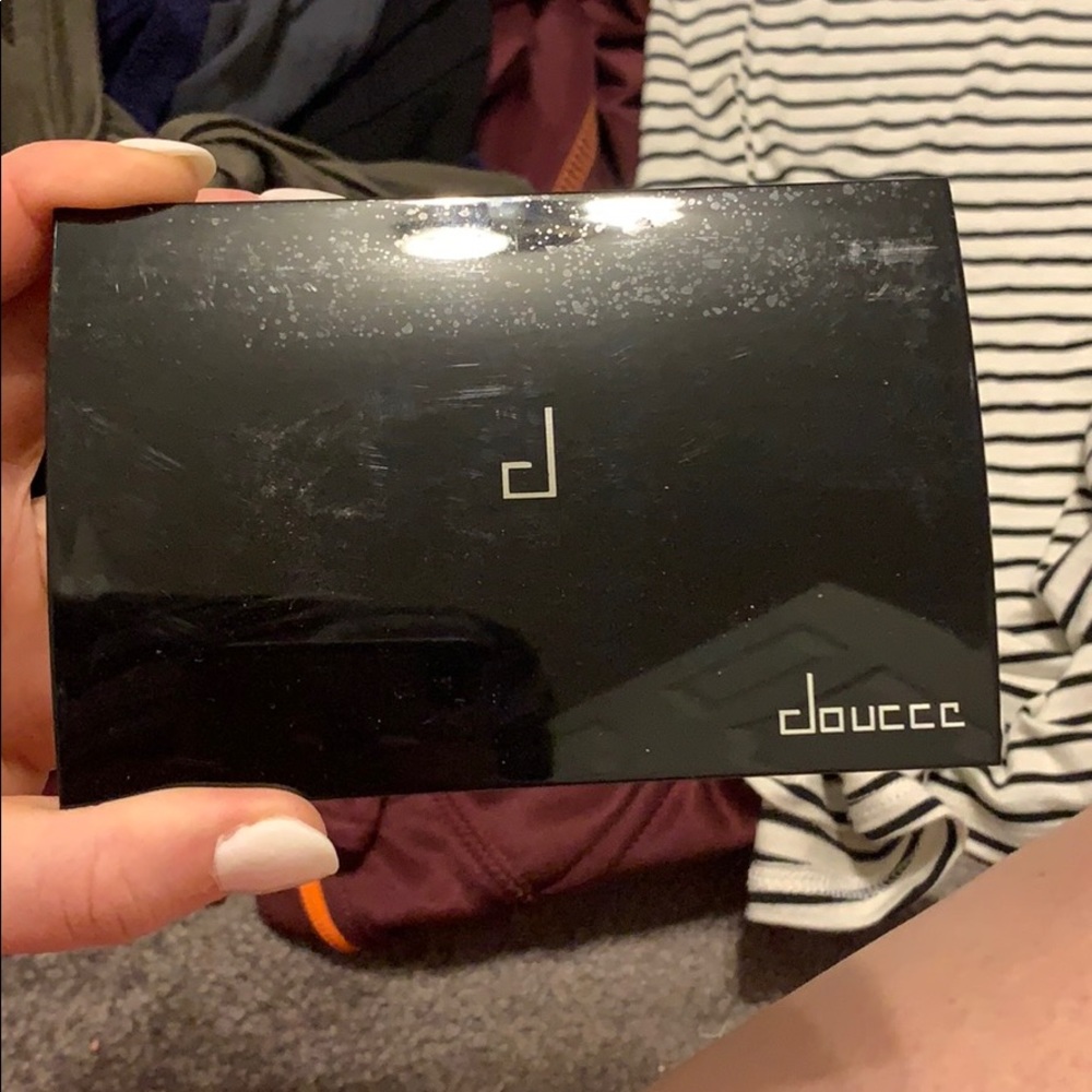 Eye shadow palette